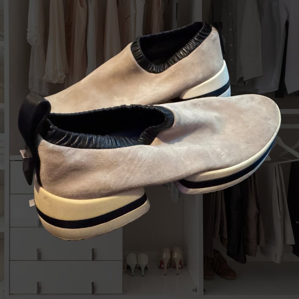 Stuart Weitzman SW-615 Suede Slip On Sneaker 9.5